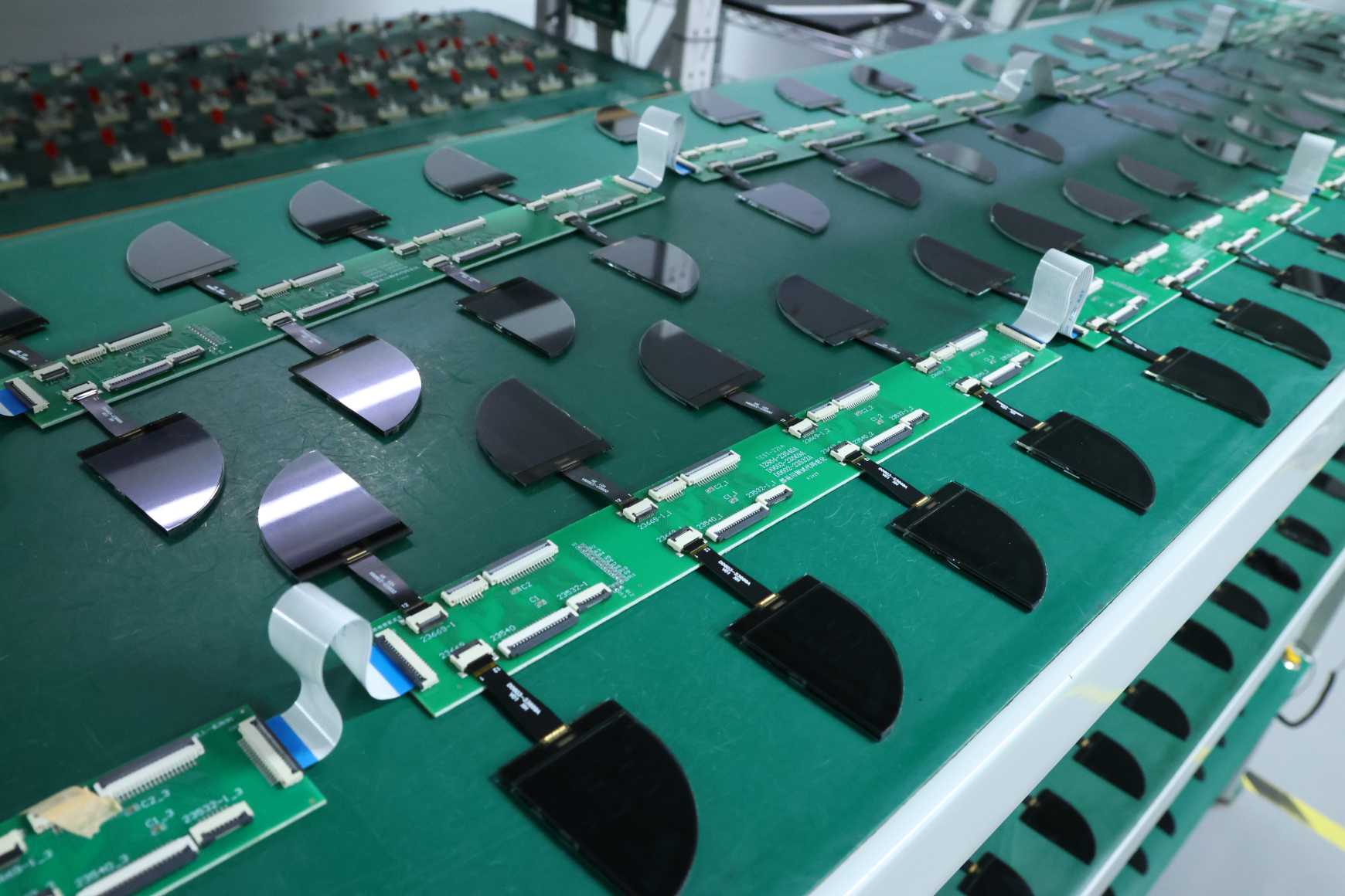 L’integrazione intersettoriale delle tecnologie di visualizzazione stimola un mercato da centinaia di miliardi di dollari, i produttori cinesi di LCD corrono per cogliere il percorso della personalizzazione