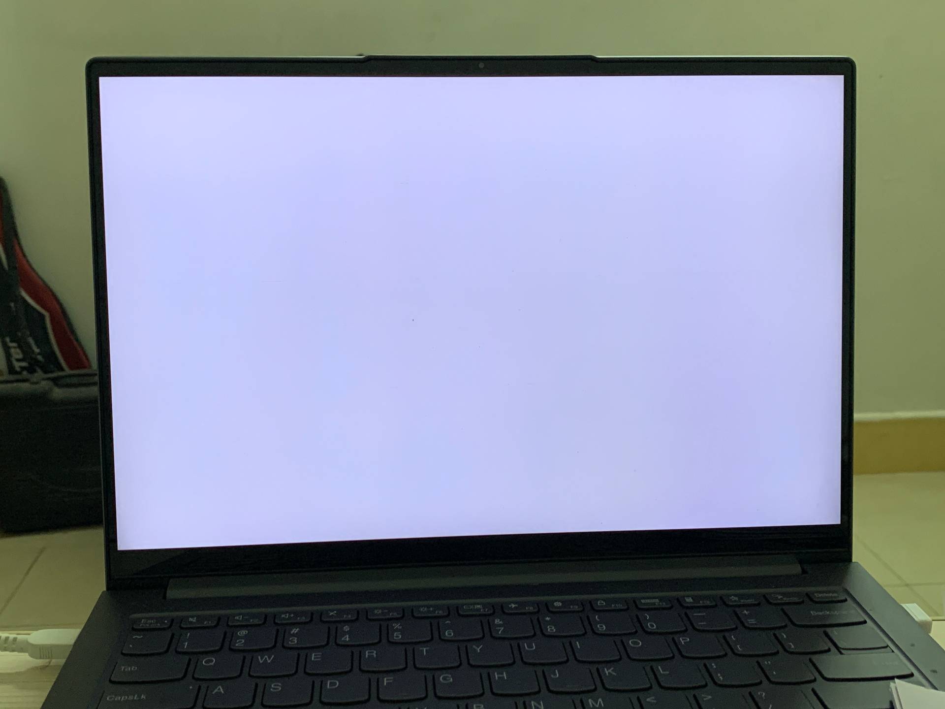 Dilemma dello schermo LCD bianco? Il metodo di risoluzione dei problemi in tre fasi di CNK consente una risoluzione efficiente!